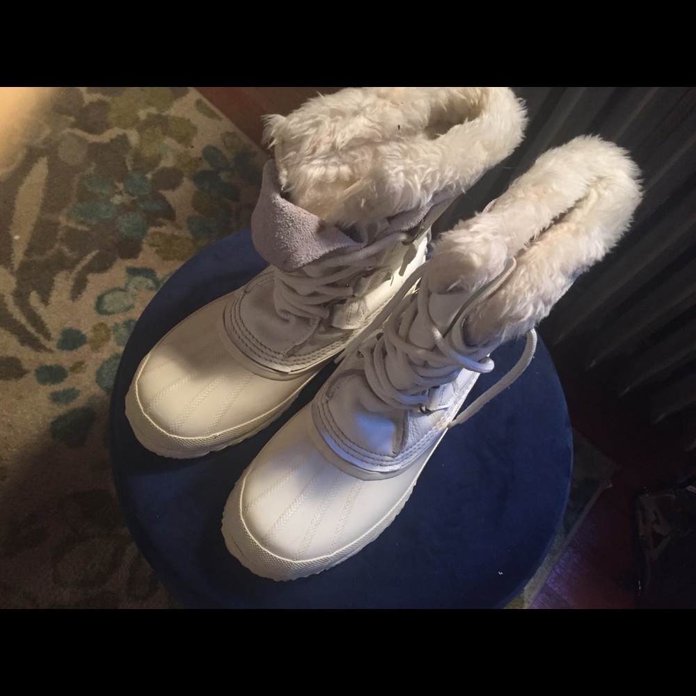 Sorel ❄️Cold Weather Boots w/ faux fur lining.